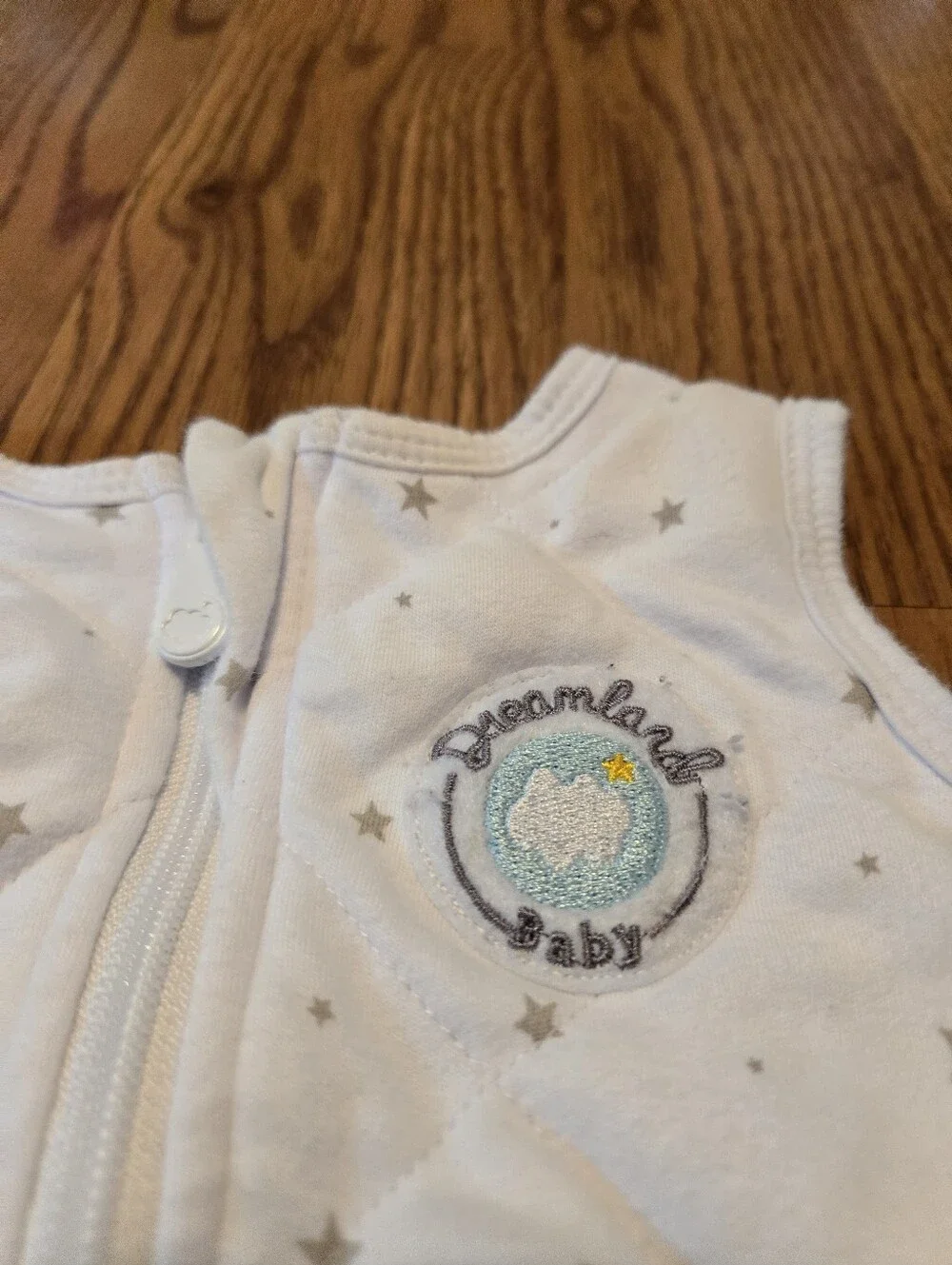 Dreamland Baby White Star Quilted Sleep Sack Pajamas Sleeveless Zip Front 6-12 M